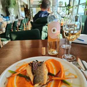 Mati Fortuna Gold Rose with food